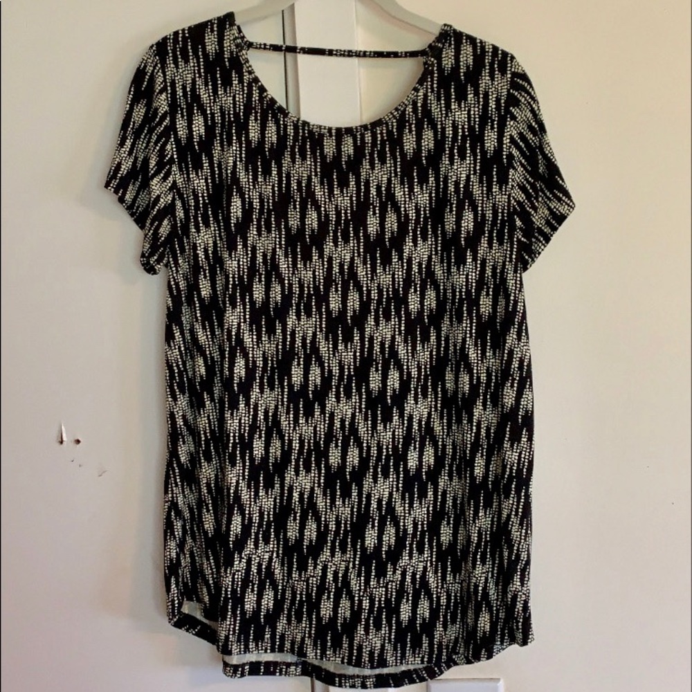 Ava Sky/Fighting Eel black and white top